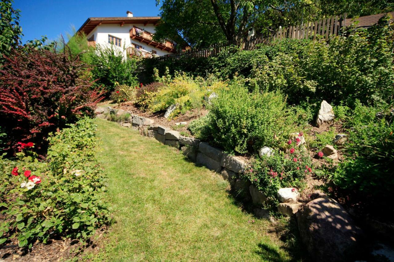 Engadiner Apartments & Wines Montagna Exterior foto